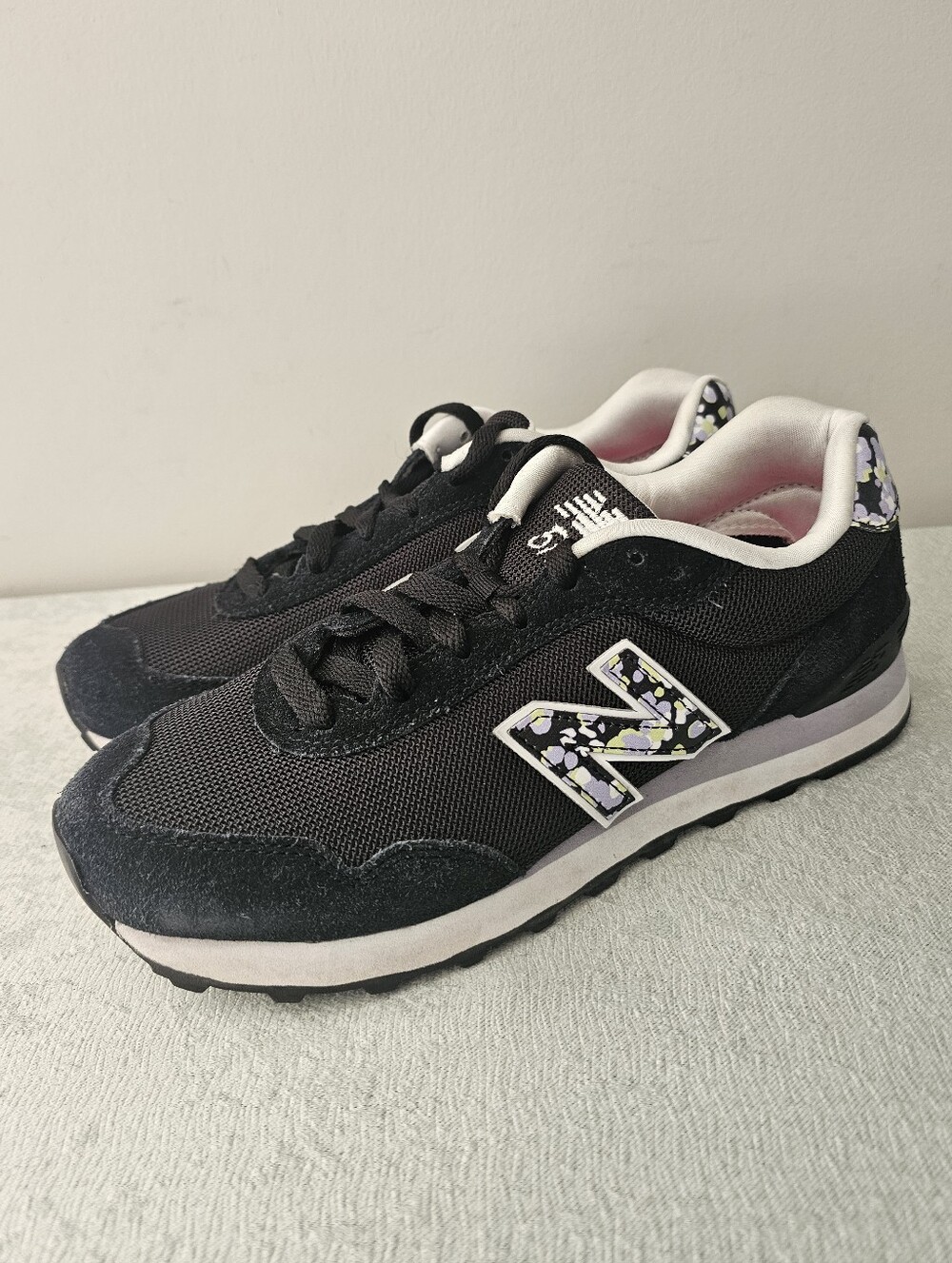 NWOB NEW BALANCE 515 V3 Womens Black & Floral Accent Suede Trim Sneakers